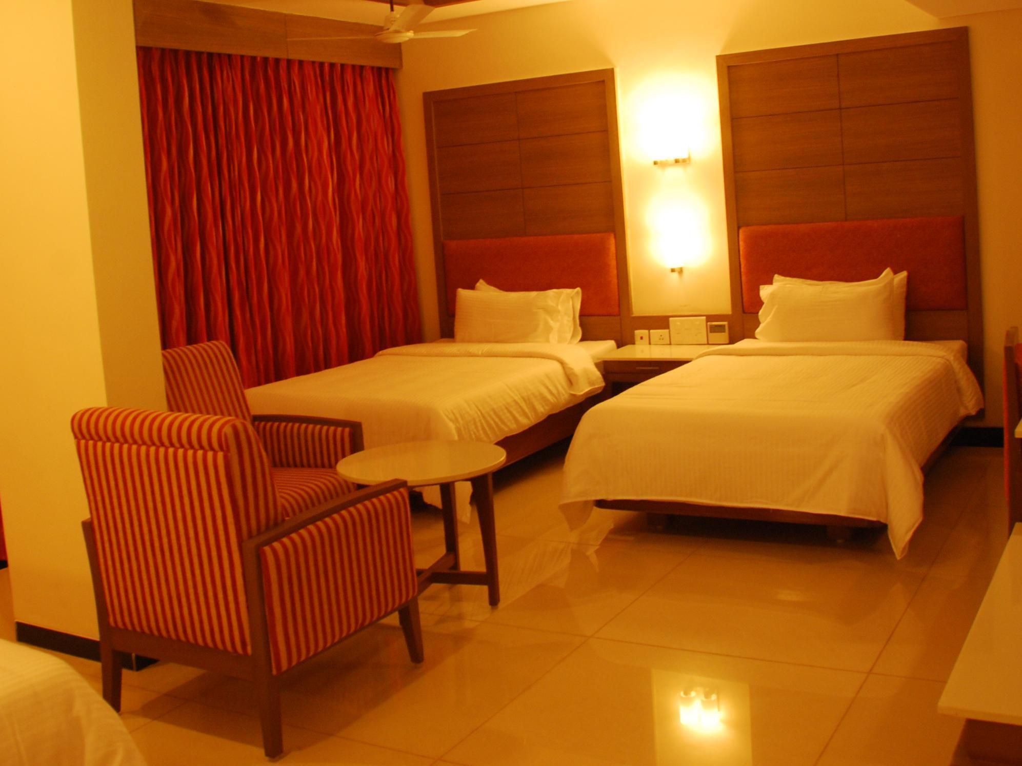 Clinton Park Inn Velanganni Bagian luar foto